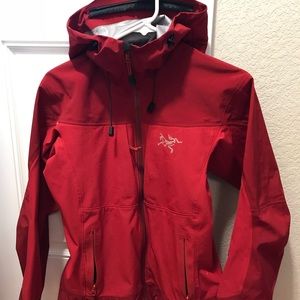 Women’s arcteryx rain jacket size 4/6